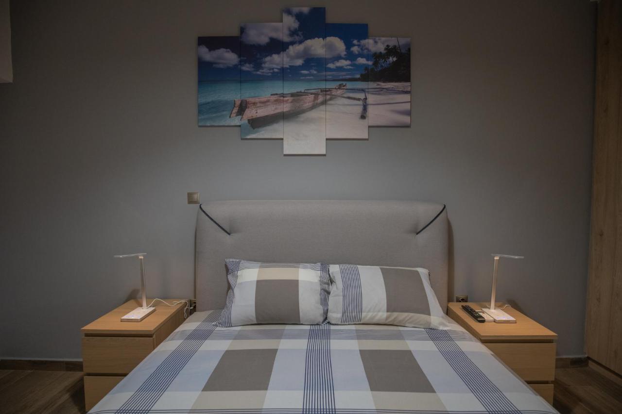 Max Blue Apartment, A Stay Like No Other Piraeus Exterior photo